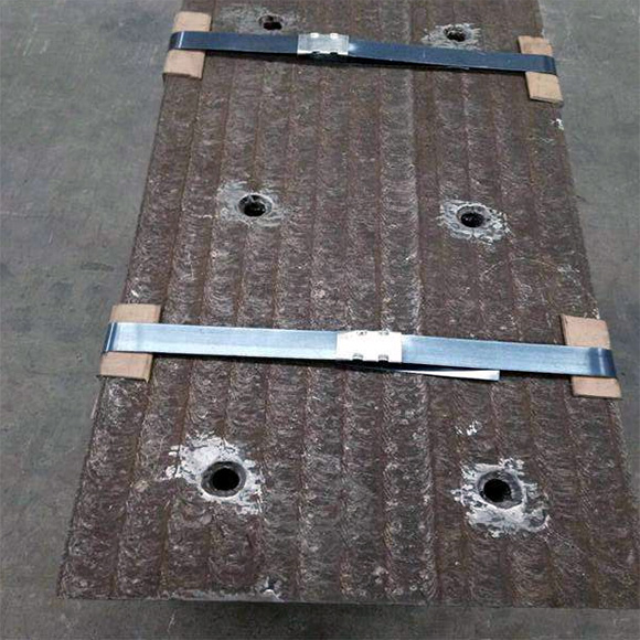 耐磨鋼板鉆孔-堆焊耐磨板定制(圖2) 耐磨鋼板鉆孔-堆焊耐磨板定制(圖2)