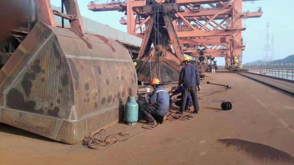 耐磨鋼板在抓斗上的應(yīng)用(圖1)