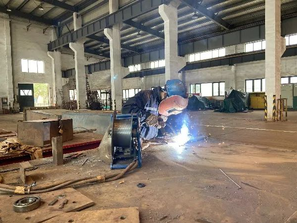 【耐磨鋼板】堆焊耐磨板廠家疫情期間進行的耐磨板修復服務幫助碼頭大忙了(圖1) 【耐磨鋼板】堆焊耐磨板廠家疫情期間進行的耐磨板修復服務幫助碼頭大忙了(圖1)